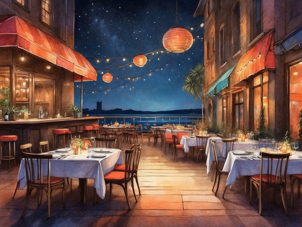 Auf dem Bild ist eine wunderschöne, romantische Restaurantterrasse zu sehen, die in den Abendstunden beleuchtet ist. Kleine Tische mit weißen Tischdecken sind elegant gedeckt und laden zum Verweilen ein. Die Szenerie wird von warmem Licht und dekorativen Laternen in der Nachtstimmung beleuchtet. Im Hintergrund sieht man einen Wasserblick, der das Ambiente perfekt ergänzt. Solche Orte sind ideal für ein Dinner unter dem Sternenhimmel und verkörpern die Atmosphäre von Gastronomie und lebhaftem Nachtleben.