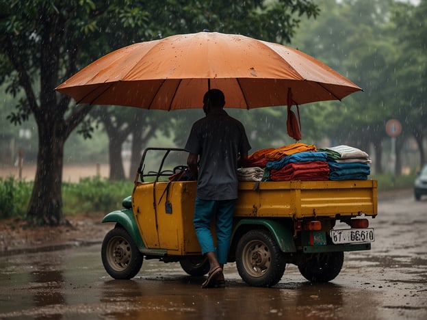 Auf dem Bild sieht man eine Person, die unter einem großen orangefarbenen Regenschirm steht und Kleider auf einem gelben Dreirad verkauft, während es regnet. Dieses Szenario könnte in einer Stadt in Burundi stattgefunden haben.

Hier sind einige Reisetipps für Burundi:

1. **Wetter beachten**: Burundi hat eine Regenzeit, die von Oktober bis Mai dauert. Packen Sie wasserfeste Kleidung und Regenschirme ein.

2. **Kulturelle Veranstaltungen**: Besuchen Sie lokale Feste und Märkte, um die burundische Kultur und Traditionen hautnah zu erleben.

3. **Natur erleben**: Nutzen Sie die Gelegenheit, den Teich Tanganjika und die vielen Nationalparks zu erkunden. Tierbeobachtungen sind ein Highlight.

4. **Verkehrsmittel**: Nutzen Sie lokale Transportmittel wie die Dreiräder, die oft als Taxis fungieren. Diese sind in vielen Städten verbreitet.

5. **Sprache**: Lernen Sie ein paar Worte Kirundi oder Französisch, um mit den Einheimischen zu kommunizieren. Das wird geschätzt und kann Ihre Reise bereichern. 

Viel Spaß bei Ihrer Reise nach Burundi!