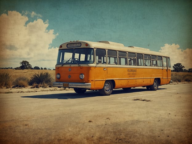 Auf dem Bild ist ein historischer orangefarbener Bus zu sehen, der auf einer Straße in einer ländlichen Umgebung steht. Die Landschaft im Hintergrund wirkt weitläufig mit einigen Büschen und einem offenen Himmel.

**Praktische Tipps für deinen Besuch:**

1. **Plan vorher**: Stelle sicher, dass du weißt, wo der Bus steht und ob du ihn besuchen kannst. Manchmal sind solche Fahrzeuge Teil von Museen oder Veranstaltungen.

2. **Fotografiere bei gutem Licht**: Wähle einen Tag mit klarem Himmel, um die besten Fotos zu machen. Frühmorgens oder spätnachmittags ist das Licht oft am besten.

3. **Checke die Anfahrt**: Achte darauf, dass die Straße zum Standort in gutem Zustand ist, und überlege, ob du mit dem Auto oder öffentlichen Verkehrsmitteln anreisen möchtest.

4. **Packe Snacks und Getränke ein**: Wenn du draußen bist, ist es praktisch, etwas zu essen und zu trinken dabei zu haben.

5. **Informiere dich über die Geschichte**: Wenn du mehr über den Bus und seine Hintergründe erfahren möchtest, recherchiere im Voraus. Es kann auch Führungen geben.

Viel Spaß beim Erkunden!