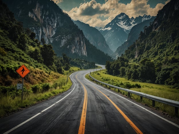 Auf dem Bild ist eine kurvenreiche Straße in einer bergigen Landschaft zu sehen. Die Umgebung ist grün mit Bäumen und hohen Bergen im Hintergrund, die teilweise schneebedeckt sind. Ein Verkehrsschild weist auf Fußgänger hin.

**Sicherheit auf der Yungas-Straße: So minimierst du Risiken:**

1. **Fahrverhalten anpassen**: Reduziere die Geschwindigkeit, besonders in Kurven, um die Kontrolle über das Fahrzeug zu behalten.
2. **Sicht überprüfen**: Achte auf das Wetter und die Sichtverhältnisse. Bei Nebel oder Regen sind Vorsichtsmaßnahmen besonders wichtig.
3. **Sicherheitsausrüstung**: Stelle sicher, dass das Fahrzeug mit Sicherheitsgurten und anderen Sicherheitsvorrichtungen ausgestattet ist.
4. **Körperliche Fitness**: Wenn du selbst fährst, sei ausgeruht und konzentriert.
5. **Informiere dich**: Hole dir Informationen über die Strecke und mögliche Gefahrenstellen.

Durch diese Maßnahmen kannst du die Risiken auf der Yungas-Straße minimieren.