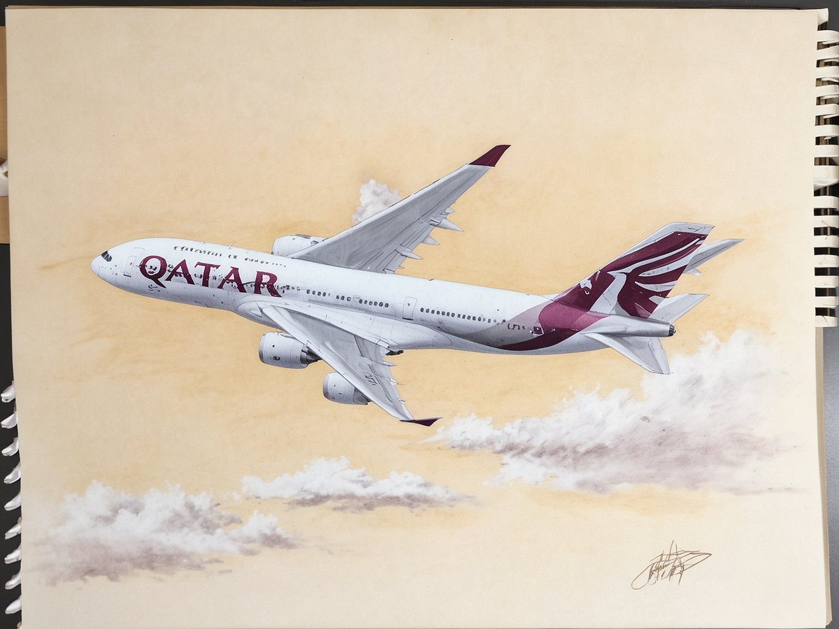 Ein Qatar Airways Flugzeug vom Typ Airbus A380 schwebt durch einen orangefarbenen Himmel, umgeben von wenigen Wolken. Die Airline-Logos sind klar sichtbar, und das Flugzeug ist in einem majestätischen Winkel dargestellt, was seine Größe und Eleganz betont. Im Hintergrund ist die stilisierte Landschaft des Himmels zu erkennen. Qatar Airways fliegt ab 2025 wieder täglich nach Canberra.